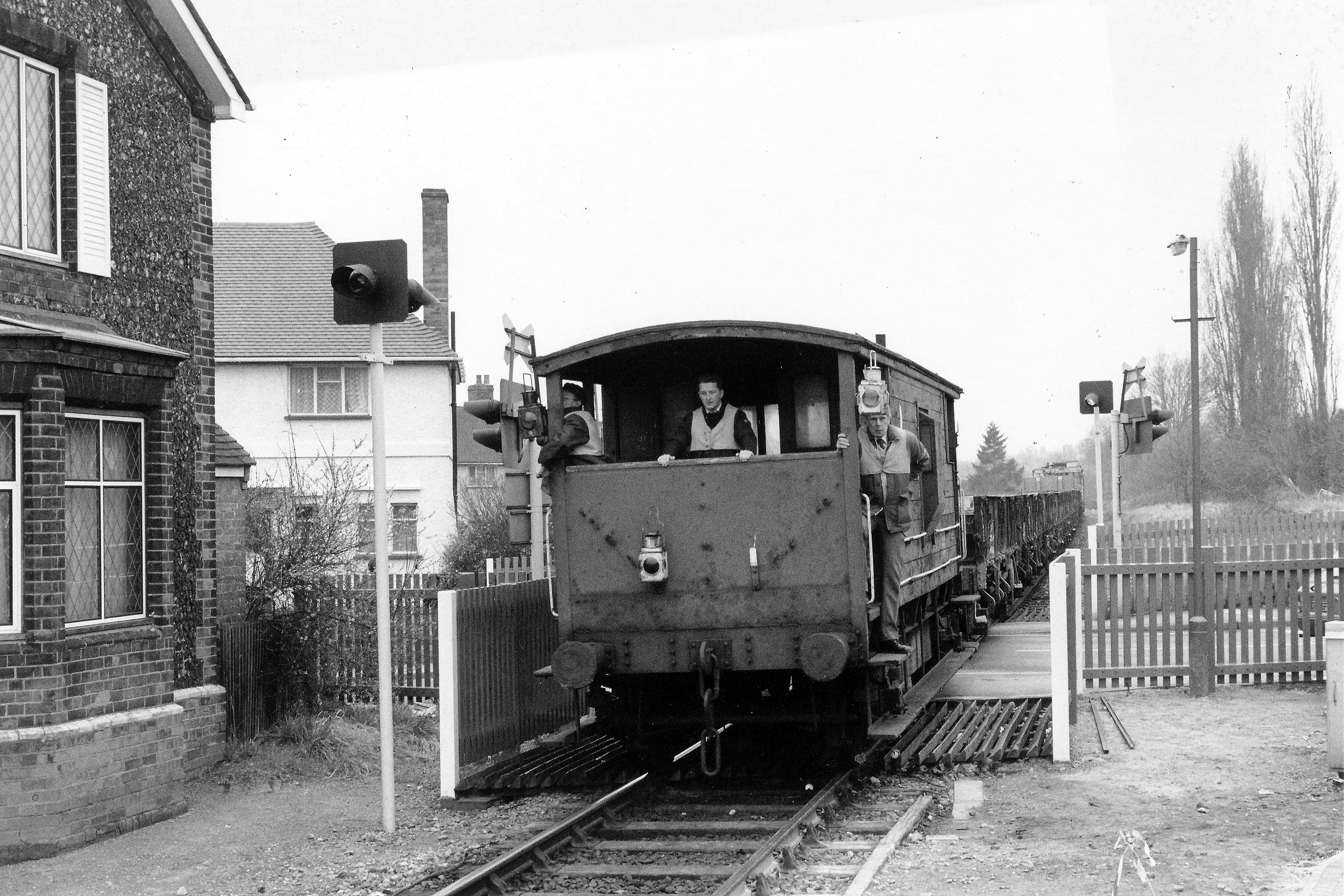  engineers' train is propelled into Furze Platt 